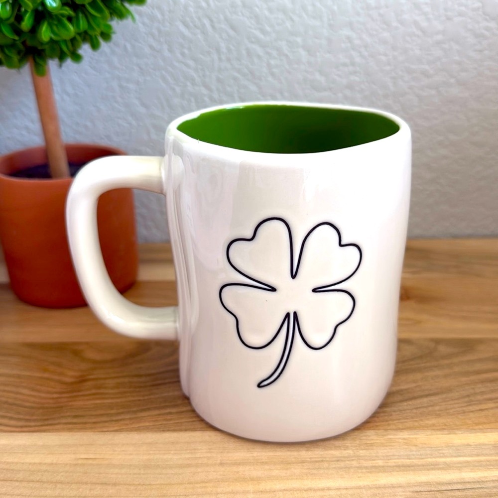 ❗️RAE DUNN KISS ME / CLOVER ST PATRICKS MODERN FARMHOUSE COFFEE TEA MUG - Picture 5 of 5